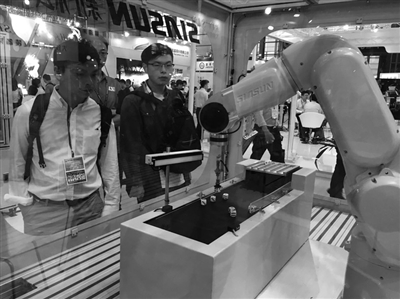 杭州日報(bào)：杭州新松首發(fā)新型輕量化機(jī)器人